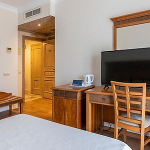 Budget Zimmer mit Kingsize-Bett
